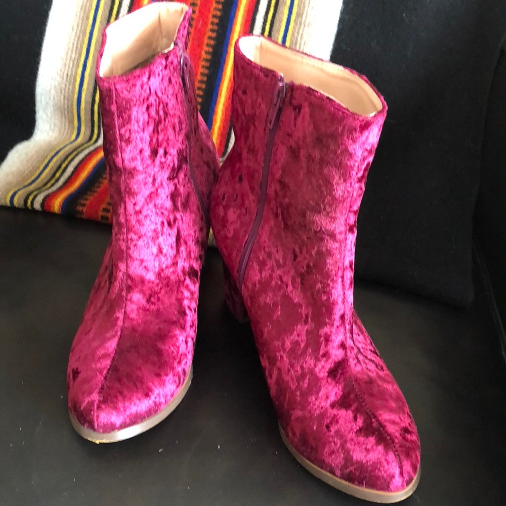 Chase + Chloe velvet boot magenta